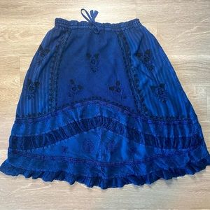 Navy maxi skirt embroidered/textured size XL vintage 90s